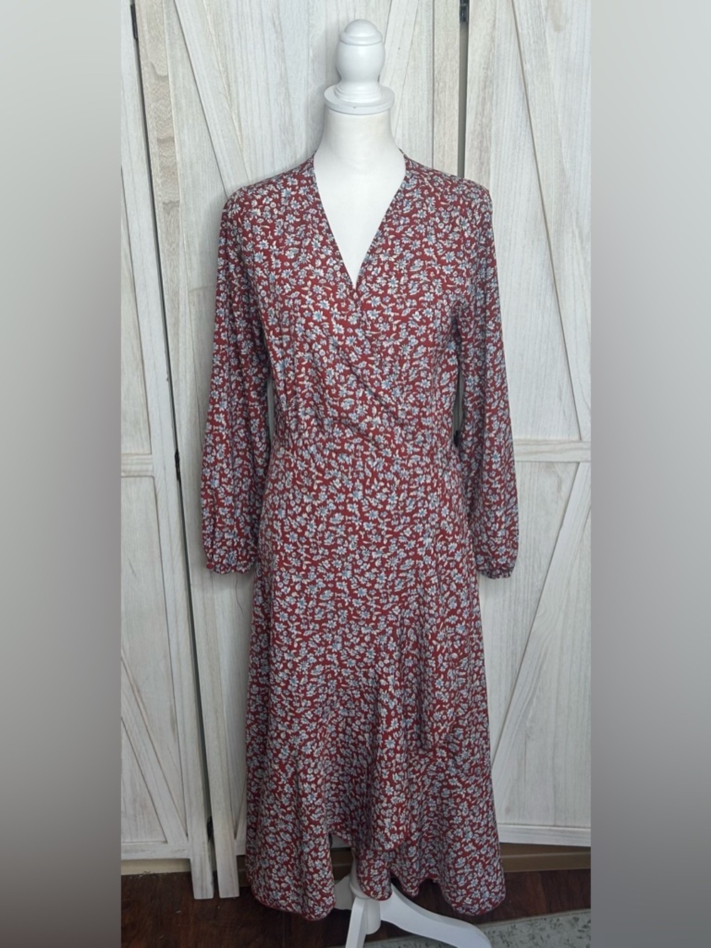 Pretty Garden EUC Floral Wrap Midi Dress Sz S Rust Blue Boho Wedding Guest Flowy - Picture 3 of 9